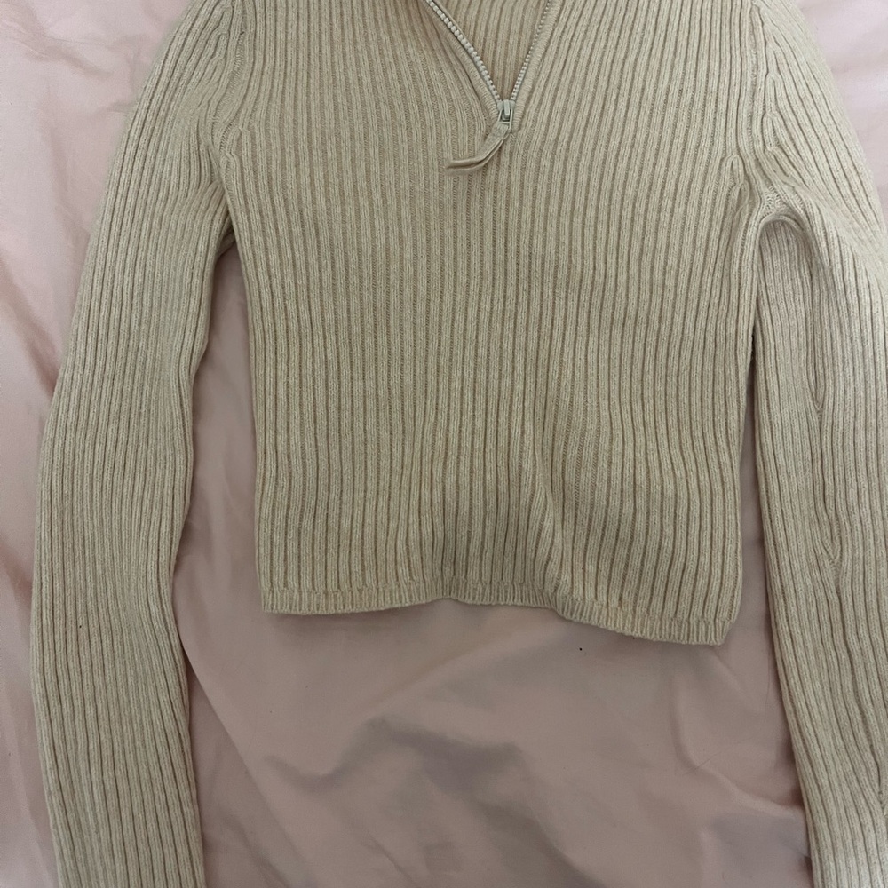 aerie Cream V-Neck Sweater with Ribbed Texture and Cropped Length